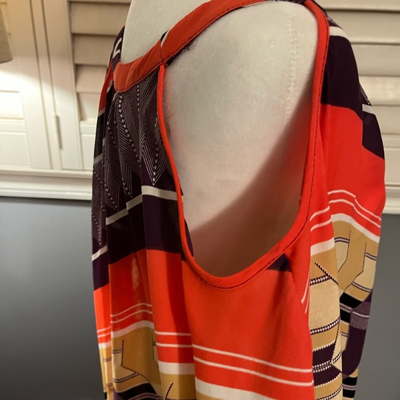 Beautiful Colorful size L butterfly sleeve blouse - Picture 4 of 8